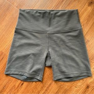 NWOT lululemon Wunder Train High-Rise Short 6”